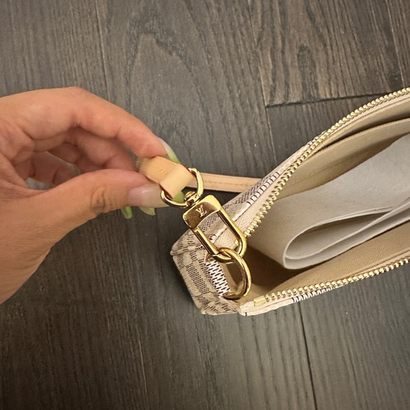 Louis Vuitton Pochette Accessoires - Picture 5 of 6